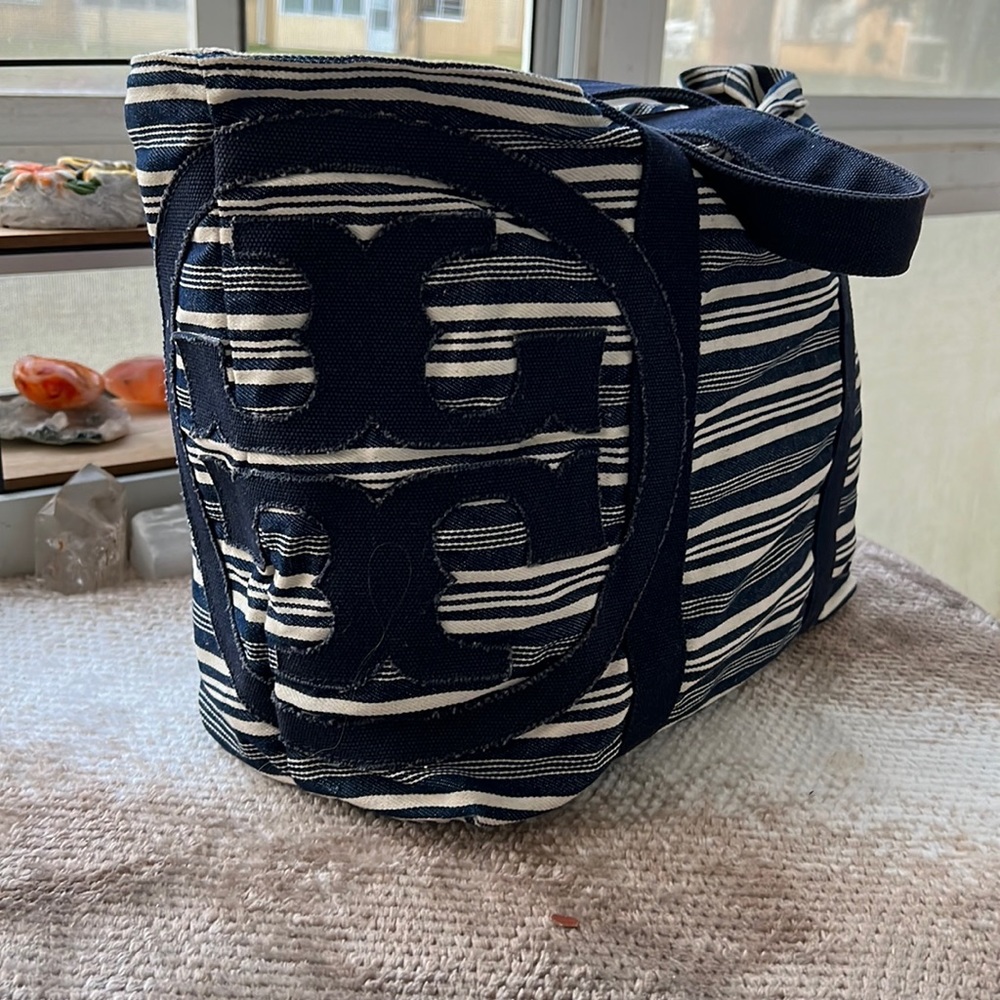 TORY BURCH authentic full zip tote or beach bag